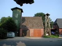 Das alte Feuerwehrgertehaus und der Glockenstuhl